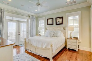 Iron/ironing board, WiFi, bed sheets - Ocean Elegance (Edisto Beach)