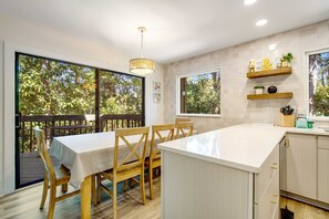 Dining - Walk to Beach 2BR with loft Condo on Beautiful Edisto Beach, SC (Edisto Beach)