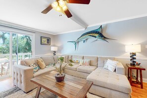 TV, DVD player, offices - Beautiful Dog-friendly condo with full kitchen, free wifi and golf course views (Edisto Beach)