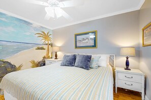Iron/ironing board, WiFi, bed sheets - Beautiful Dog-friendly condo with full kitchen, free wifi and golf course views (Edisto Beach)