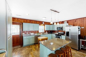 Fridge, microwave, oven, stovetop - Beautiful Home Right On the Beach w/ Private W/D, Free WiFi, & Patio (Edisto Beach)