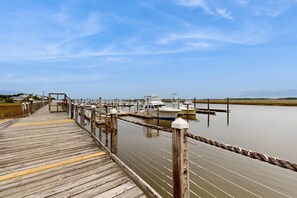 Marina - Comfortable Villa near the Beach w/ Balcony, WiFi, Washer/Dryer & Shared Pool (Edisto Beach)