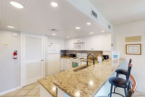 Fridge, microwave, oven, stovetop - Comfortable Villa near the Beach w/ Balcony, WiFi, Washer/Dryer & Shared Pool (Edisto Beach)