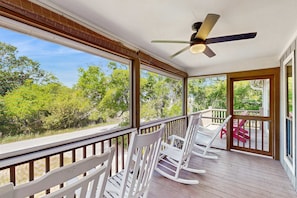 Terrace/patio - Steps to the Beach & Shops Home on a Tidal Creek w/ Two Decks, AC & WiFi (Edisto Beach)