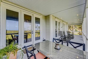 Outdoor dining - Wonderful coastal home with ocean & creek views, Ping-Pong table, & dock (Edisto Island)