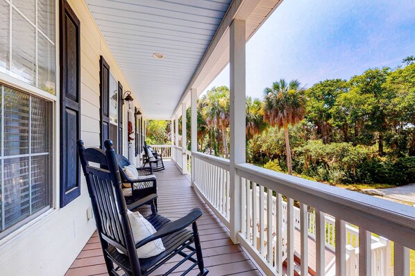 Terrace/patio - Dog-Friendly House Near Beach w/Private Washer/Dryer, Patio, AC (Edisto Beach)