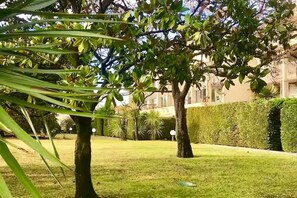 Property grounds - COMFORT FIRST / BRAND NEW / SWIMMING POOL (Antibes)