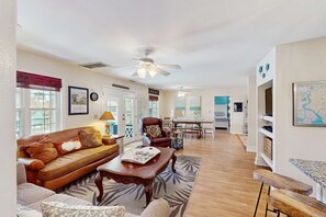 TV, DVD player, offices - Bocation Time (Edisto Beach)
