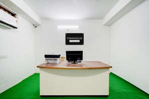 Reception - Suite Karmanghat Midtown (Hyderabad)