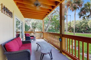 Terrace/patio - Golf course-front condo with private balcony and minutes from beach (Edisto Beach)
