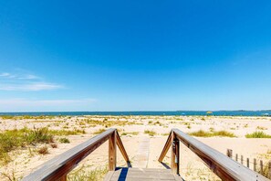 On the beach - Beachfront Home Features Free WiFi, Private Pool, Patio, & Private Washer/Dryer (Edisto Beach)