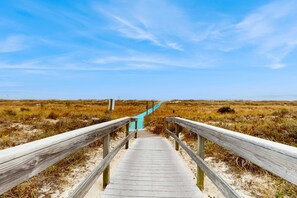Property grounds - Oceanfront villa with WiFi, full kitchen, pool, & hot tub - beach nearby (Hilton Head)