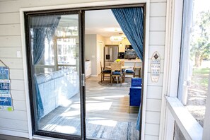 Dining - Golf course adjacent, beach-themed condo with sunroom, washer/dryer, & AC (Edisto Beach)