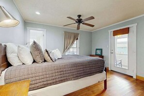Desk, iron/ironing board, WiFi, bed sheets - Enchanting & sunlit dog-friendly retreat with generous deck - steps to the sand (Edisto Beach)