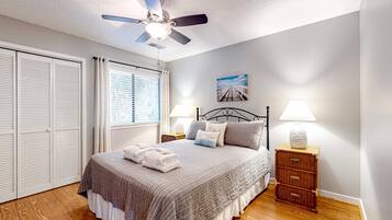 3 bedrooms, iron/ironing board, WiFi, bed sheets