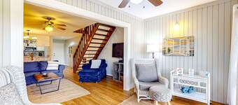 Peaceful & sunlit coastal escape with patio, AC, & W/D - near trails & the beach