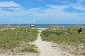Beach nearby - Airy, lagoon-view condo with pool, hot tub & tennis - walk to the beach (Hilton Head)