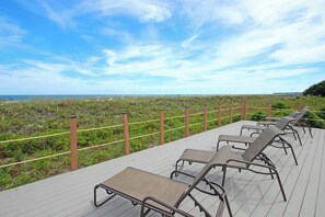 Terrace/patio - Airy, lagoon-view condo with pool, hot tub & tennis - walk to the beach (Hilton Head)
