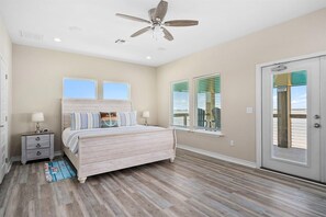 Iron/ironing board, WiFi, bed sheets - The Lodge On Salt Lake - New Build! (Rockport)