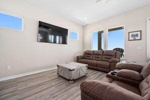 TV, fireplace - The Lodge On Salt Lake - New Build! (Rockport)