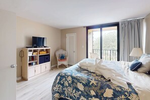 Tabla de planchar con plancha, wifi y ropa de cama