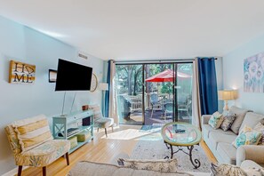 TV, offices - Beach access condo with deck, pool, washer/dryer, and AC - snowbird-friendly (Hilton Head)