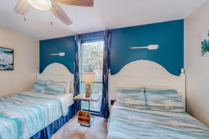 3 bedrooms, desk, iron/ironing board, WiFi - Beach access condo with deck, pool, washer/dryer, and AC - snowbird-friendly (Hilton Head)