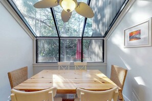 Dining - Dog-Friendly Townhouse with Shared Pool, Easy Beach Access, and Golf (Hilton Head)
