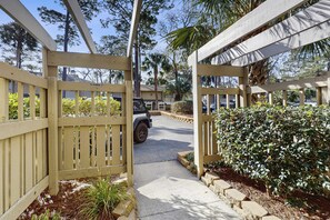 Property grounds - Dunes Villas D2 | Villa w/ pool, beach access (Hilton Head)