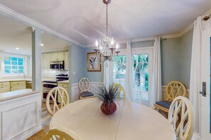 Dining - Dog-friendly villa with pool, tennis, pickleball, on-site golf, deck, & W/D (Hilton Head)