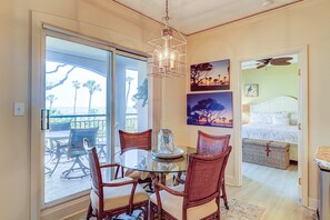Dining - Stunning oceanfront villa with WiFi, pool & hot tub, private balcony (Hilton Head)