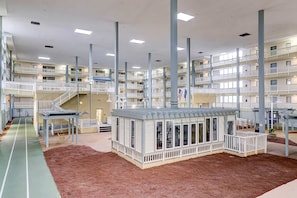 Interior - Riveting condo home with hot tub, sauna, tennis court, fitness room, & kitchen (Hilton Head)