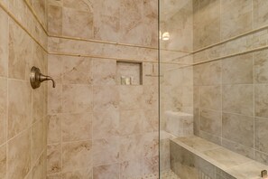 Douche, serviettes fournies