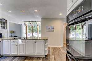 Fridge, microwave, oven, stovetop - Luxurious lagoon home w/ kayaks, bikes, game room, cardio gym, & private pool (Hilton Head)