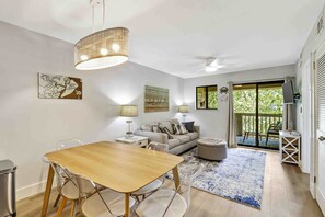 TV, offices - Southern Condo with on-site pools, tennis, and basketball court (Hilton Head)