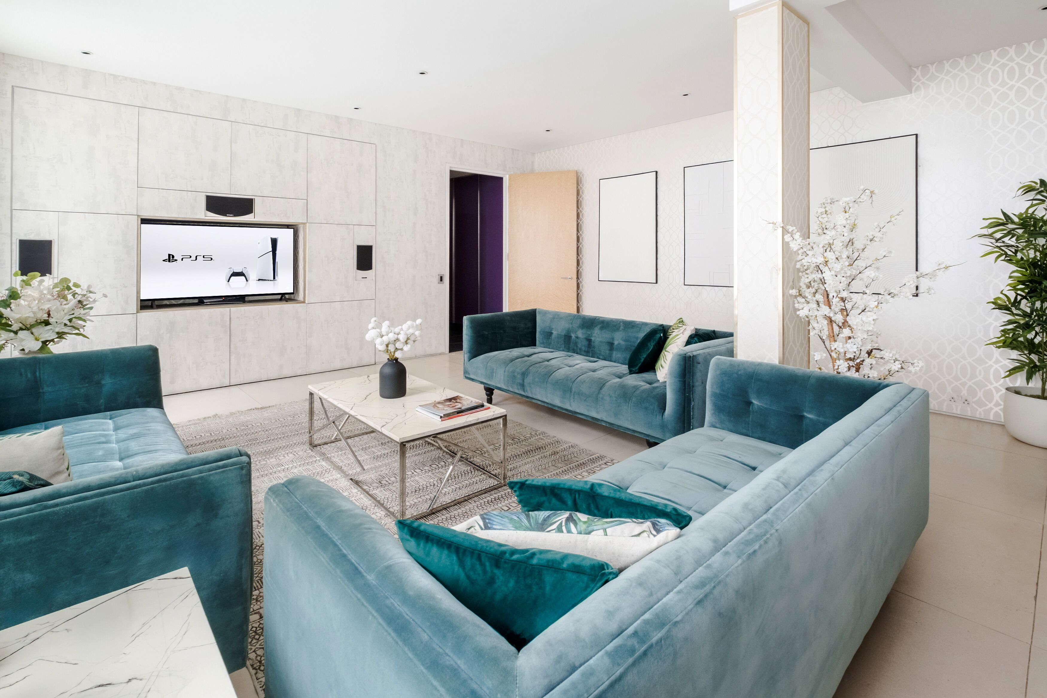 Deluxe Apartment, 4 Bedrooms, Air conditioning | Living area