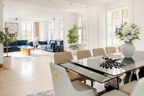 Dining - LONDONERS Mayfair Grand Apartments (London)