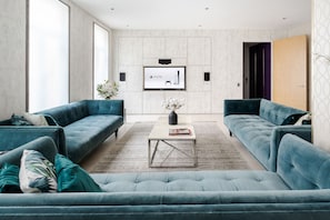 Deluxe Apartment, 4 Bedrooms, Air conditioning | Living area - LONDONERS Mayfair Grand Apartments (London)