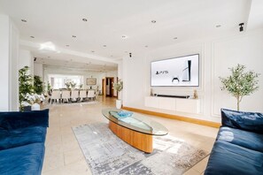 Superior Apartment, 4 Bedrooms, Air conditioning, Park View | Living area - LONDONERS Mayfair Grand Apartments (London)