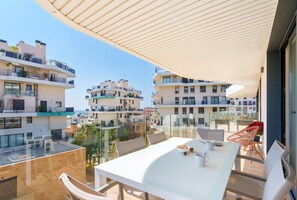 Outdoor dining - ALLONBAY dream apartment (Villajoyosa)