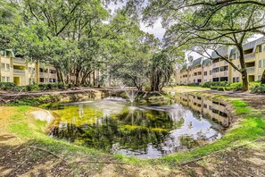 Property grounds - Private condo with sound views, effortless beach access, & resort amenities (Hilton Head)