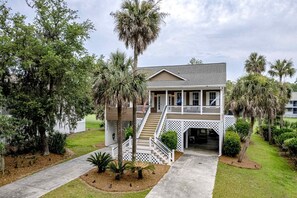 Exterior - Beautiful home near the beach with beach access, central AC, & washer/dryer (Edisto Beach)