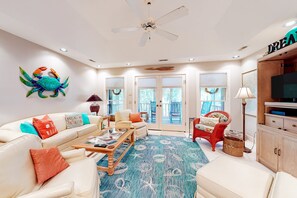 TV - Family Friendly home near the Ocean w/Free WiFi, Sun deck, and Screened in Porch (Edisto Beach)