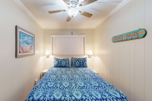 WiFi, bed sheets - Inviting condo with pool, tennis, balcony, central AC, & W/D (Hilton Head)