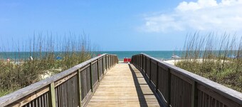 Inviting condo with pool, tennis, balcony, central AC, & W/D