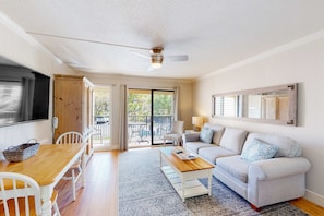 TV, offices - Inviting condo with pool, tennis, balcony, central AC, & W/D (Hilton Head)