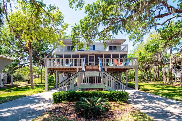 Exterior - Beach Around the Corner Quiet Home w/ 2 Screened Porches, WiFi & Laundry (Edisto Beach)