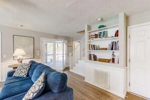Interior - Beach Around the Corner Quiet Home w/ 2 Screened Porches, WiFi & Laundry (Edisto Beach)
