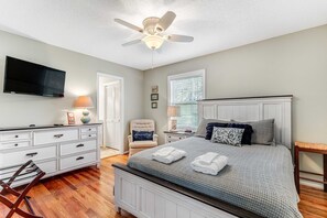 Iron/ironing board, WiFi, bed sheets - Better Together (Edisto Beach)