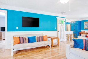 TV, offices - Dreamy Coastal Oasis W/ Large Deck, Fast WiFi, Beach Access Nearby & Central AC (Edisto Beach)